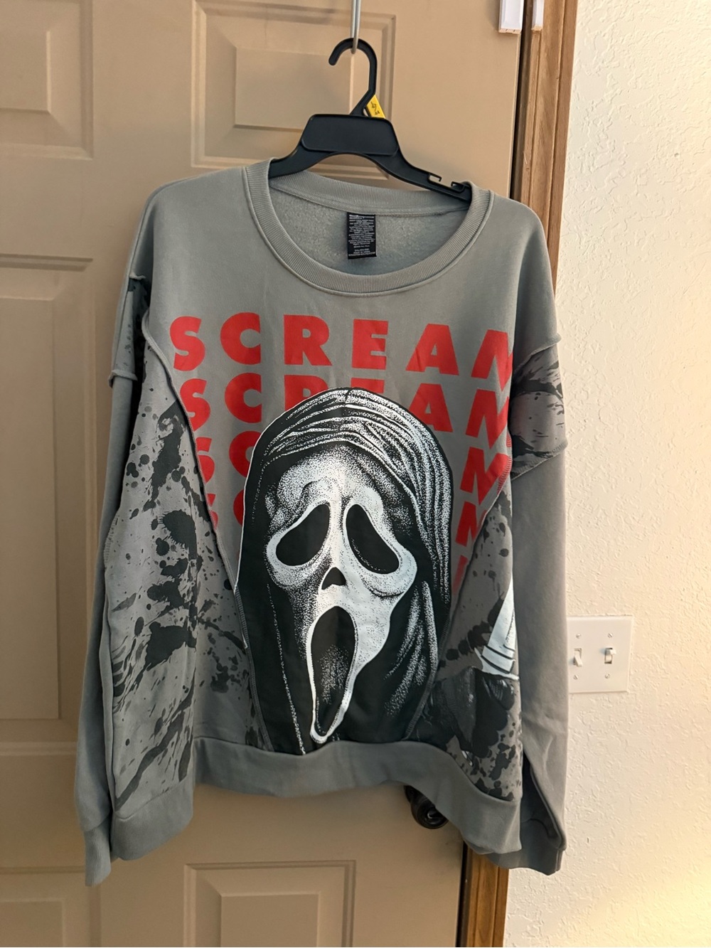 Graphic Crewneck Sweatshirt in Gray with Red Scream Print